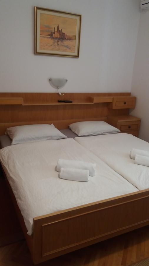 Apartmani I Sobe Mara Palit Εξωτερικό φωτογραφία