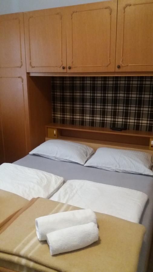 Apartmani I Sobe Mara Palit Εξωτερικό φωτογραφία